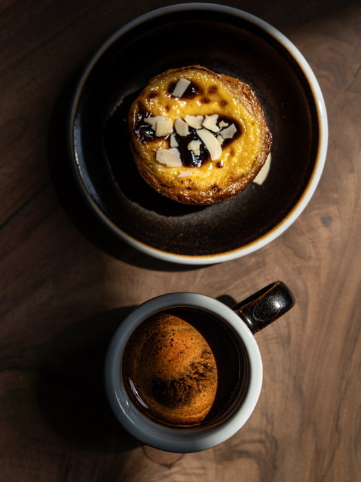 A photo from a Palone Masło Instagram post: pastéis de nata- małe, waniliowe, mocno maślane🧈🇵🇹